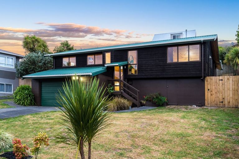 Photo of property in 8 Chardon Place, Henderson, Auckland, 0612