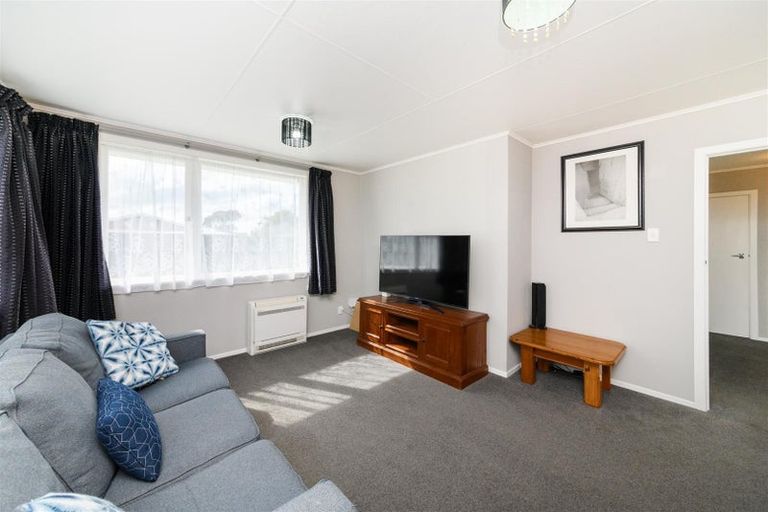 Photo of property in 19 Fergusson Street, Marton, 4710