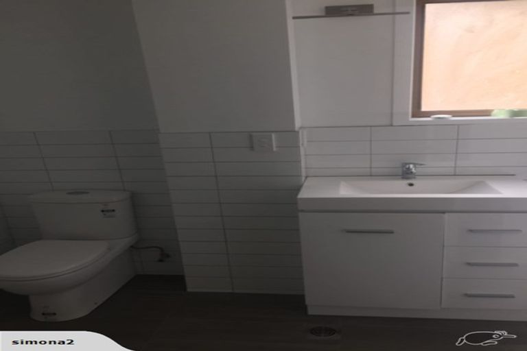 Photo of property in 24 Heaton Grove, Chatswood, Auckland, 0626