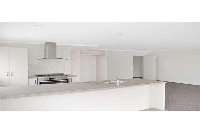 Photo of property in 14 Gibraltar Way, Fitzherbert, Palmerston North, 4410