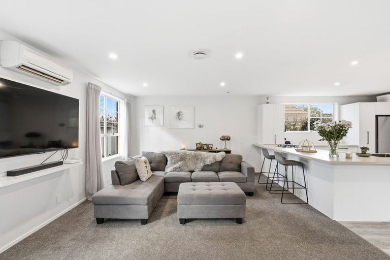 Photo of property in 7 Calbreath Place, Russley, Christchurch, 8042