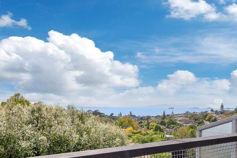 Photo of property in 2/13 Kiri Place, Mairangi Bay, Auckland, 0630