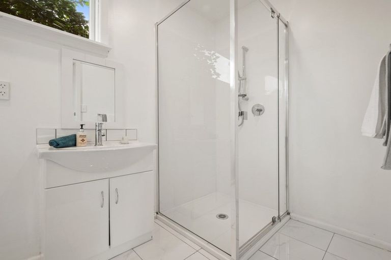 Photo of property in 16 Ilfracombe Place, Burnside, Christchurch, 8053