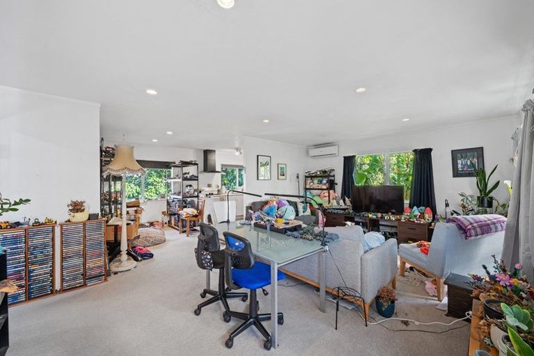 Photo of property in 131c View Road, Sunnyvale, Auckland, 0612