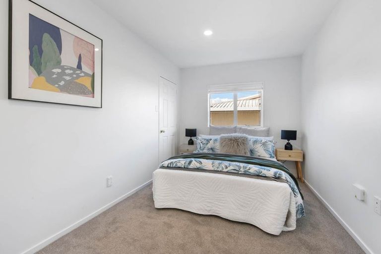 Photo of property in 2/57 Centorian Drive, Windsor Park, Auckland, 0632