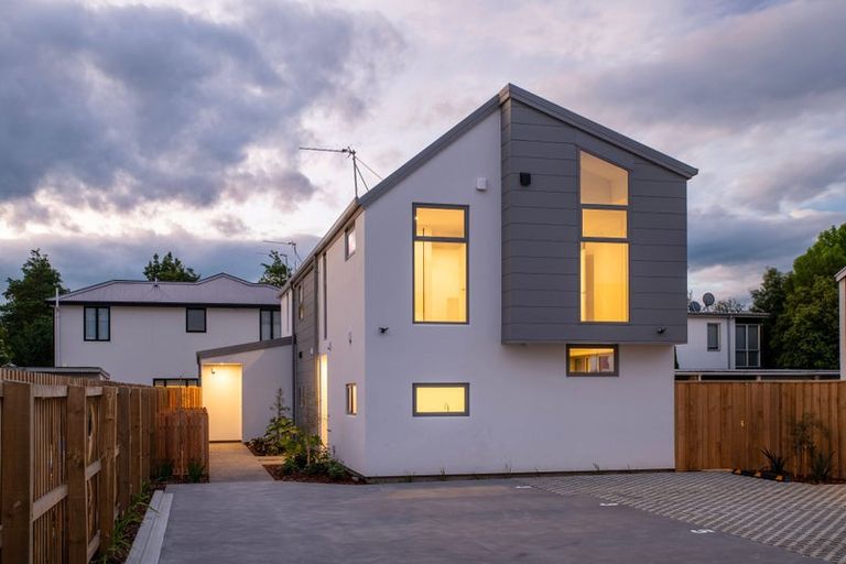 Photo of property in 4/65 Thackeray Place, Waltham, Christchurch, 8023