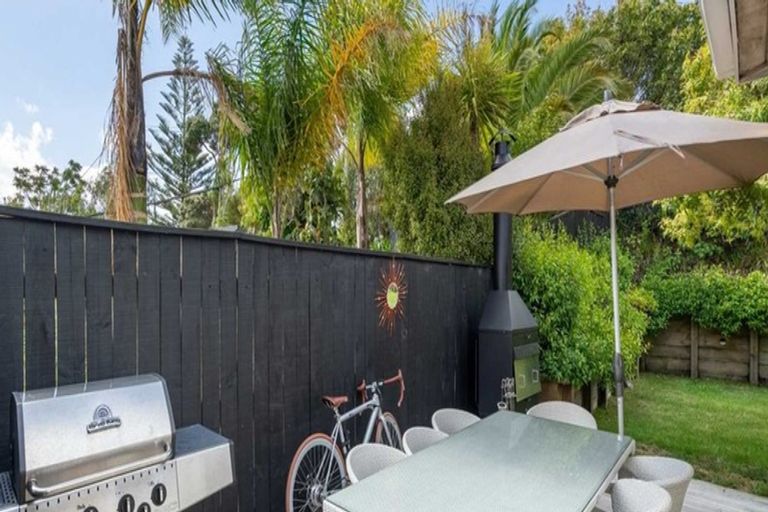 Photo of property in 104 Beach Road, Castor Bay, Auckland, 0620