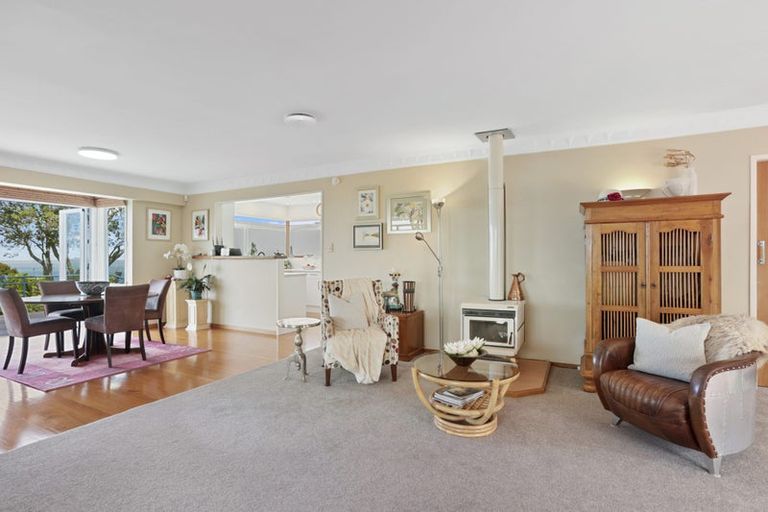 Photo of property in 98 Takahe Road, Titirangi, Auckland, 0604