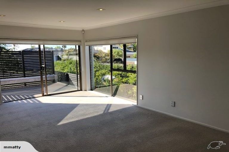Photo of property in 6a Ursula Place, Half Moon Bay, Auckland, 2012
