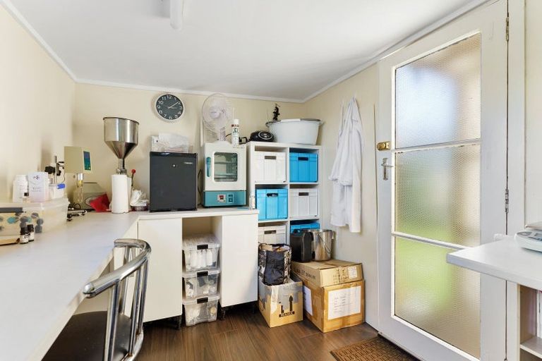 Photo of property in 15 Colenso Place, Otaki Beach, Otaki, 5512