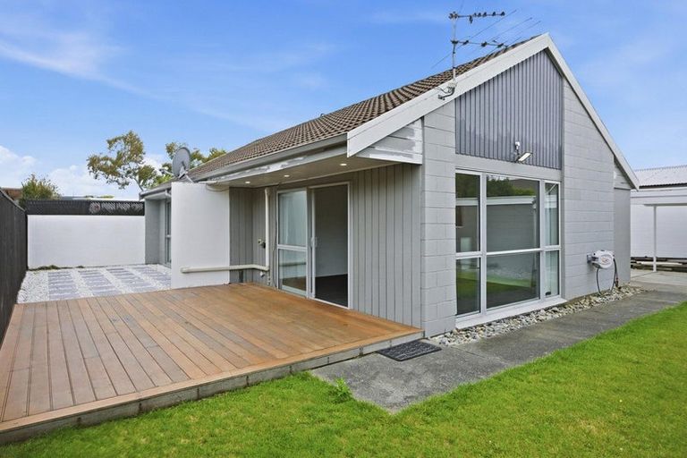 Photo of property in 2/19 Glenside Avenue, Ilam, Christchurch, 8041