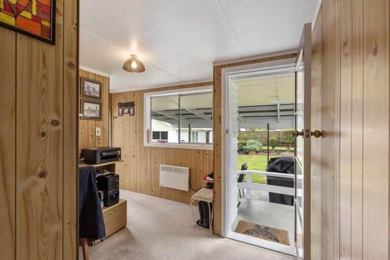 Photo of property in 17 Meadowvale Drive, Levin, 5510