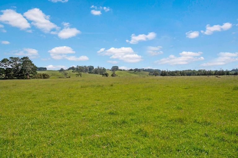 Photo of property in 522 Wainui Road, Wainui, Silverdale, 0992