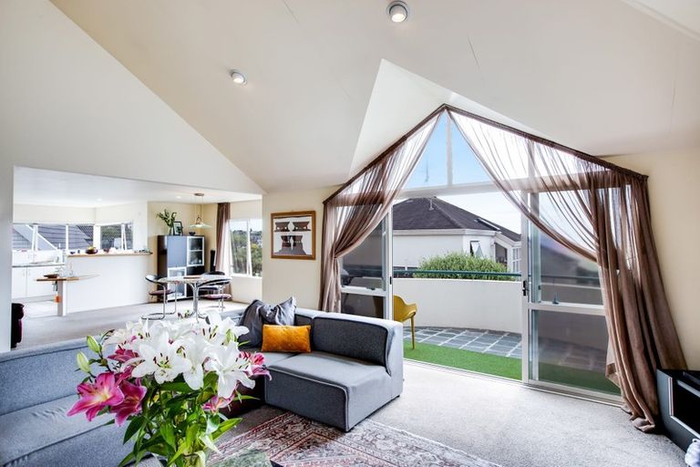 Photo of property in 3/14 Bournemouth Terrace, Murrays Bay, Auckland, 0630