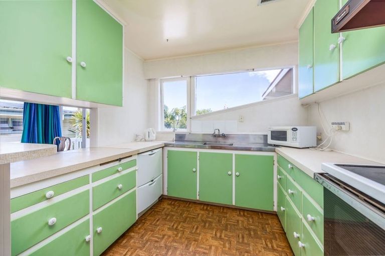 Photo of property in 54 Raleigh Road, Northcote, Auckland, 0627