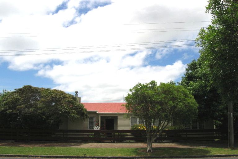 Photo of property in 35 Walford Road, Point Chevalier, Auckland, 1022