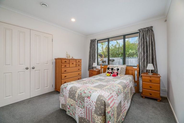 Photo of property in 4 Chardonnay Rise, Henderson, Auckland, 0612