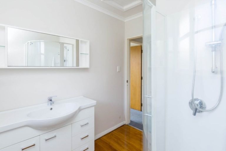 Photo of property in Kauri Flats, 2/1005 Fergusson Drive, Ebdentown, Upper Hutt, 5018