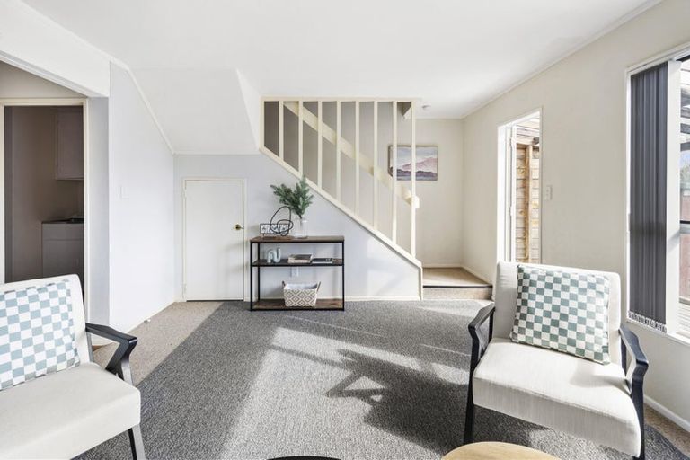 Photo of property in 10 Hollydale Grove, Churton Park, Wellington, 6037