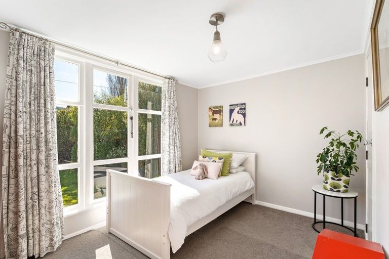 Photo of property in 32 Heretaunga Square, Silverstream, Upper Hutt, 5019