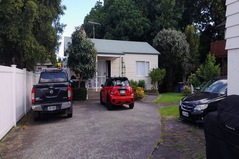 Photo of property in 31 Covil Avenue, Te Atatu South, Auckland, 0610