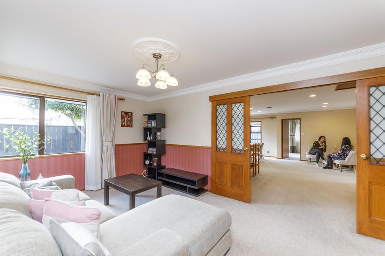 Photo of property in 8a Palm Avenue, Hokowhitu, Palmerston North, 4410