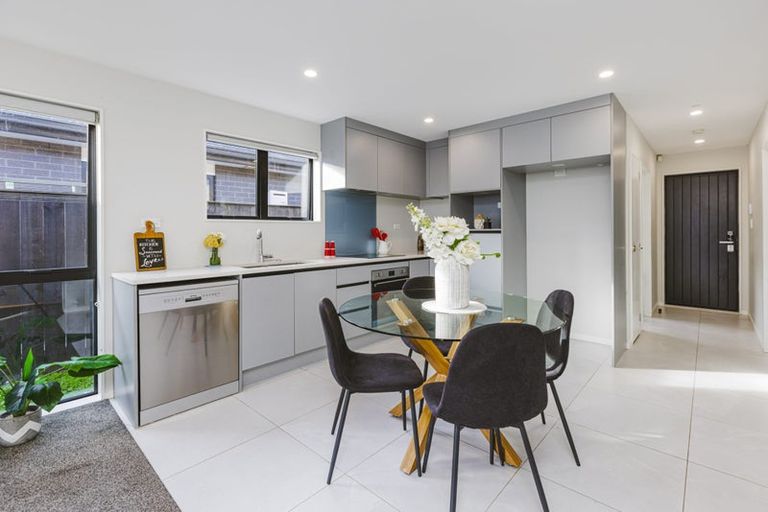 Photo of property in 19 Farmland Road, Papakura, 2110