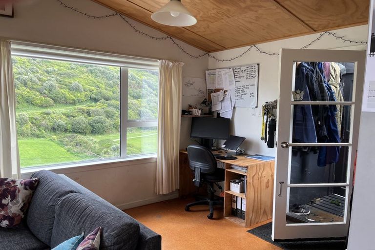 Photo of property in 119 Houghton Bay Road, Houghton Bay, Wellington, 6023