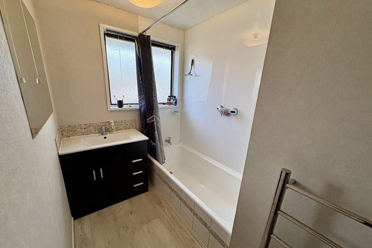 Photo of property in 1/5 James Condon Place, Redwood, Christchurch, 8051