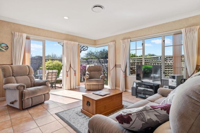 Photo of property in 5 Buckingham Place, Bethlehem, Tauranga, 3110
