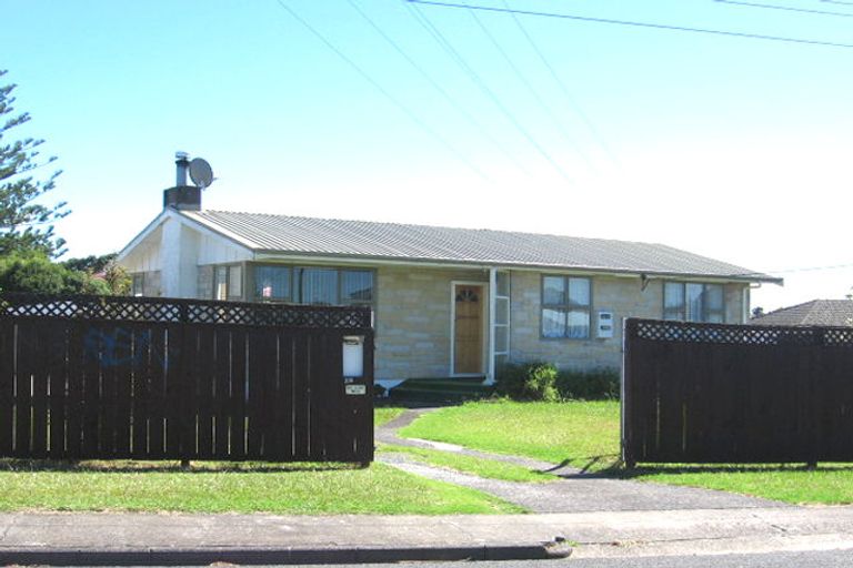 Photo of property in 28 Cobham Crescent, Kelston, Auckland, 0602
