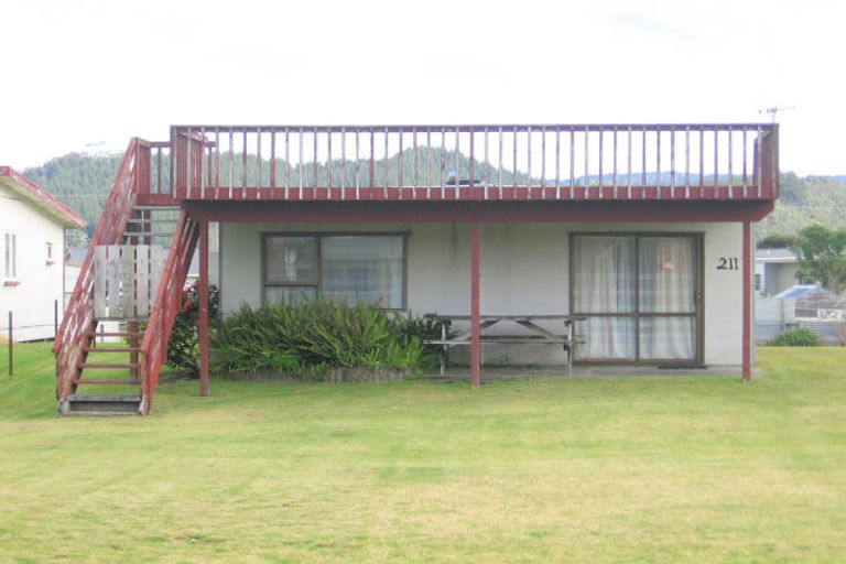 Photo of property in 211 Beverley Terrace, Whangamata, 3620