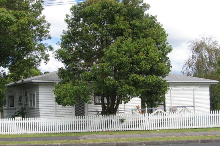 Photo of property in 5/23 Luckens Road, West Harbour, Auckland, 0618