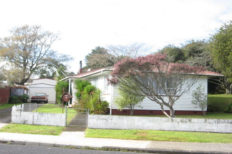 Photo of property in 2 Albertson Place, Manurewa, Auckland, 2102