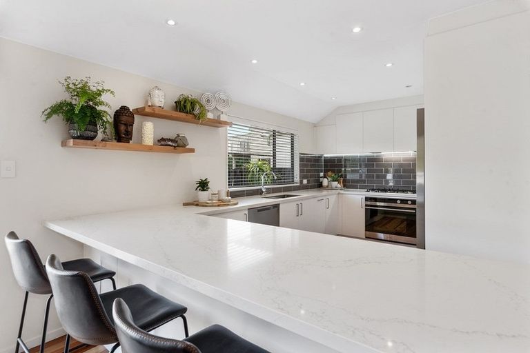 Photo of property in 21 Cliff Road, Torbay, Auckland, 0630