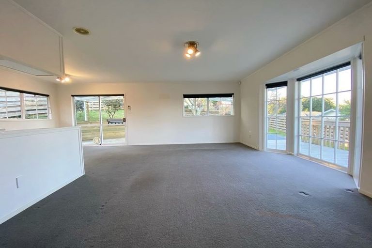 Photo of property in 48 Donovan Avenue, Massey, Auckland, 0614
