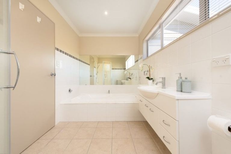 Photo of property in 17 Dowman Place, Te Puke, 3119