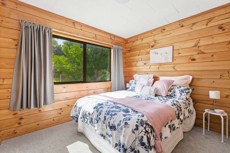 Photo of property in 50 Gatman Street, Birkdale, Auckland, 0626