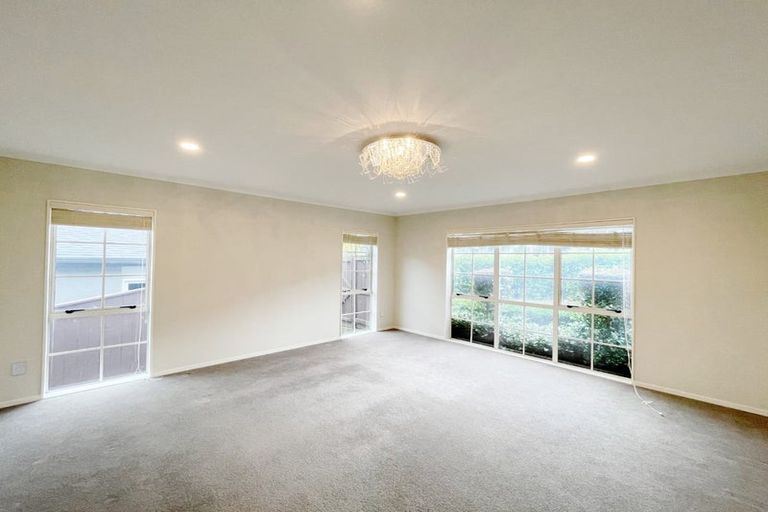 Photo of property in 9 Lucca Crescent, Flat Bush, Auckland, 2019