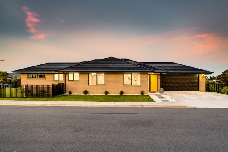 Photo of property in 2 Godley Place, Woodend, 7610