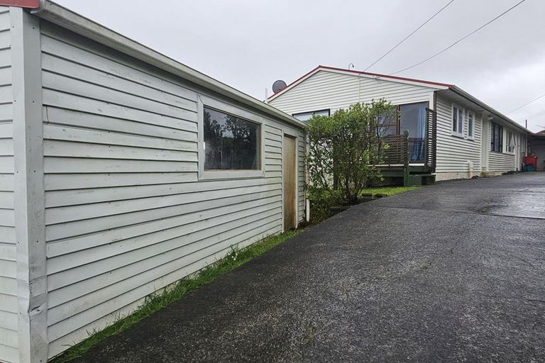 Photo of property in 81a Black Rock Road, Newlands, Wellington, 6037