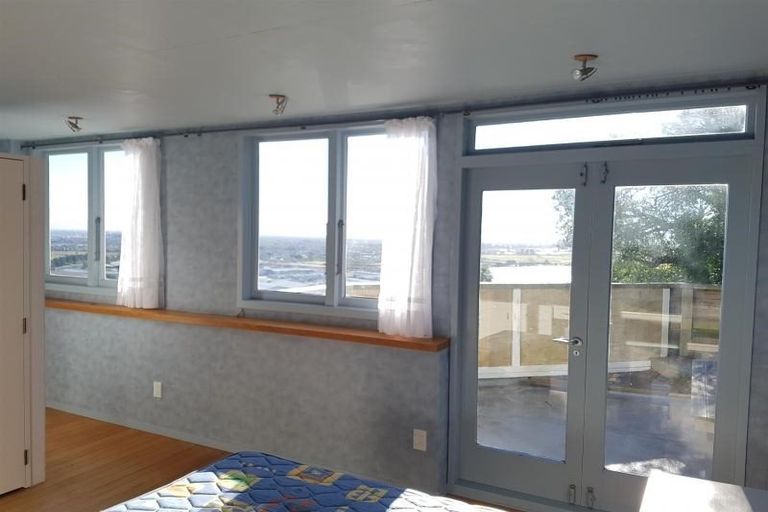 Photo of property in 2 Hobday Lane, Mount Pleasant, Christchurch, 8081