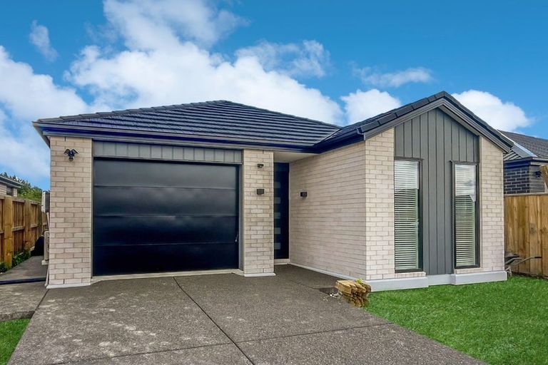 Photo of property in 14 Oakmill Drive, Casebrook, Christchurch, 8051