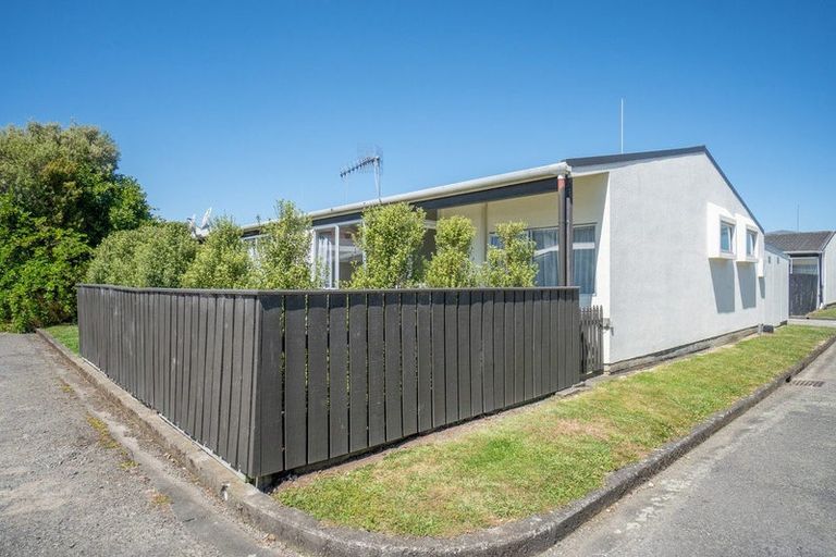 Photo of property in 16 Papakowhai Court, West End, Palmerston North, 4412