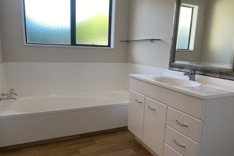 Photo of property in 5 Dennis Taylor Court, Paraparaumu, 5032