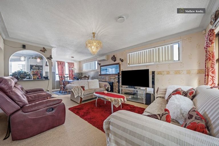 Photo of property in 17 Tiroroa Avenue, Te Atatu South, Auckland, 0610