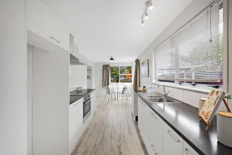 Photo of property in 1 Benmore Place, Manurewa, Auckland, 2102