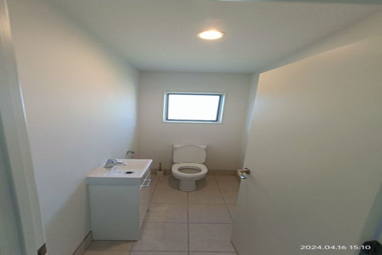 Photo of property in 17 Bordeaux Parade, Te Atatu South, Auckland, 0610