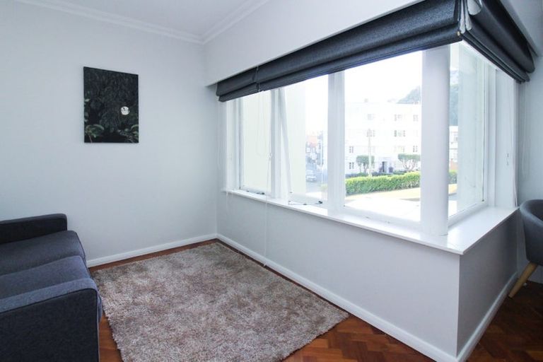 Photo of property in Rehutai Flats, 4/268 Oriental Parade, Oriental Bay, Wellington, 6011