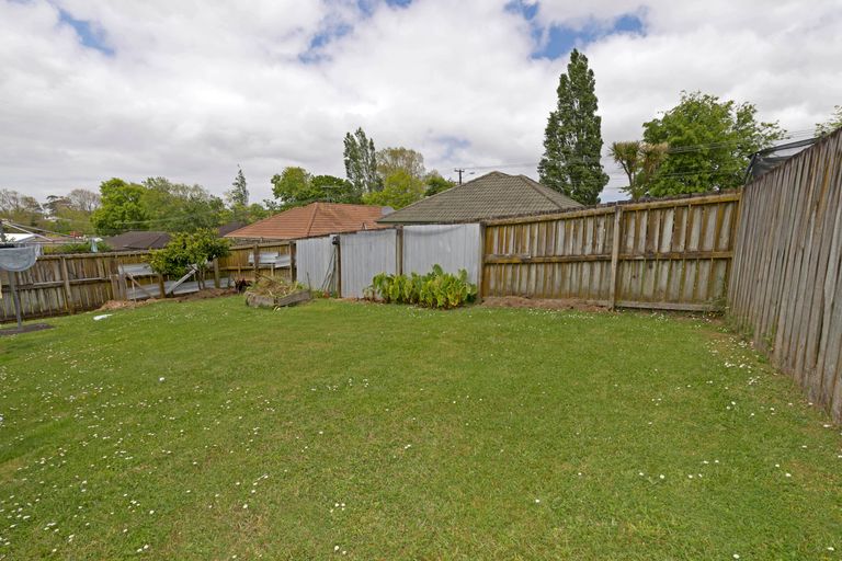 Photo of property in 15 Cretian Crescent, Henderson, Auckland, 0612